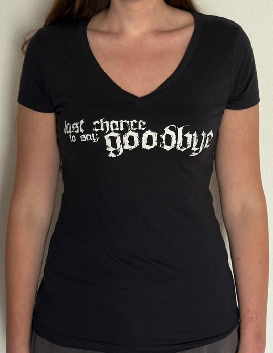 A Call to / Logo tailliertes Shirt mit V-Auschnitt schwarz - limited