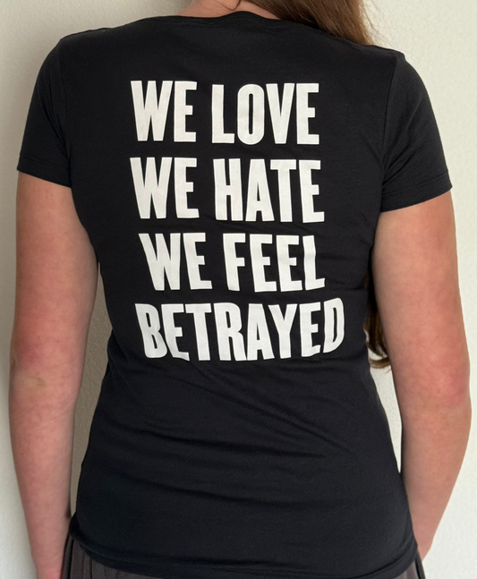 A Call to / Logo tailliertes Shirt mit V-Auschnitt schwarz - limited